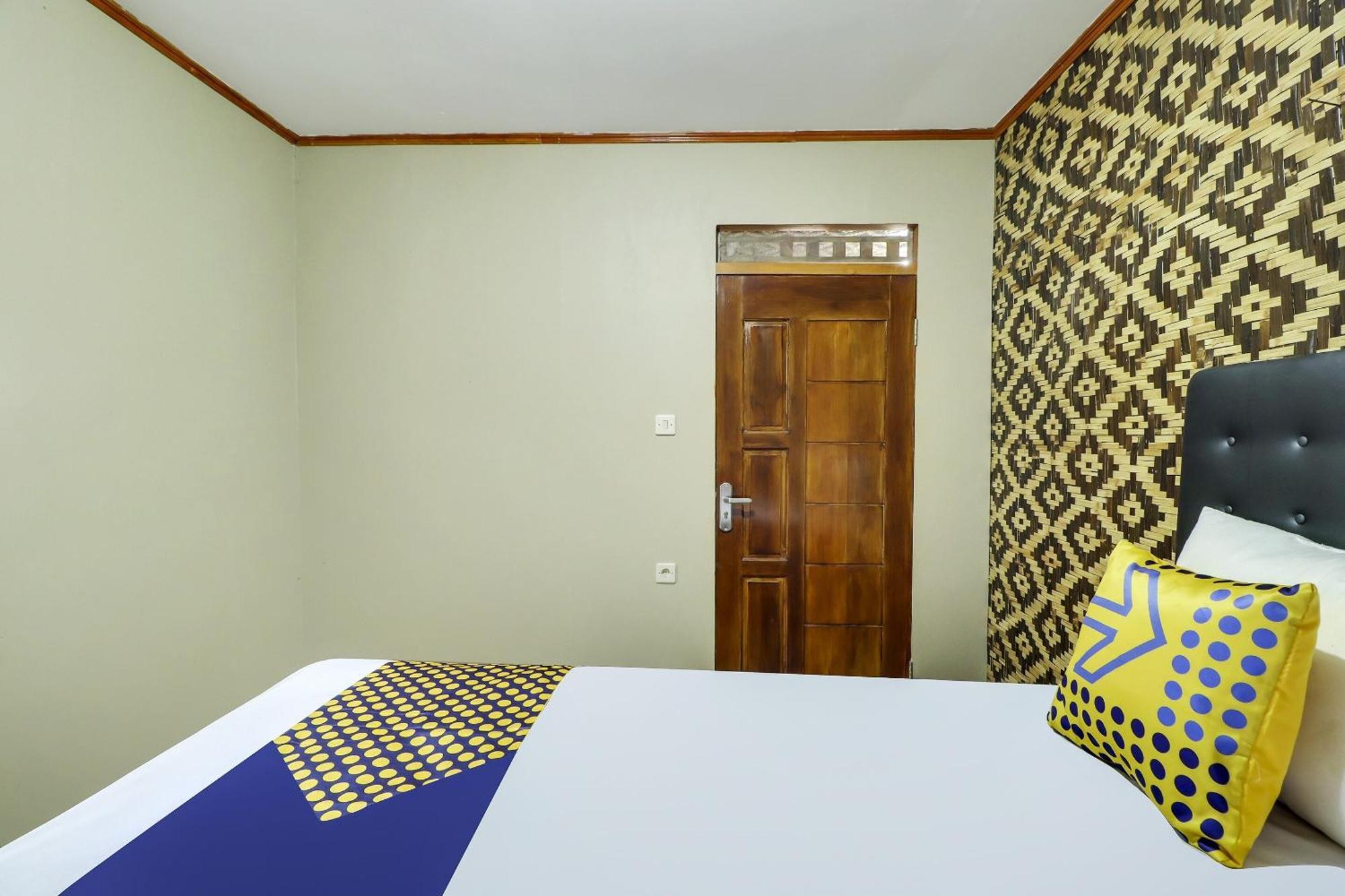 Oyo Homes 90956 Desa Wisata Guranteng Pendjalu Екстер'єр фото