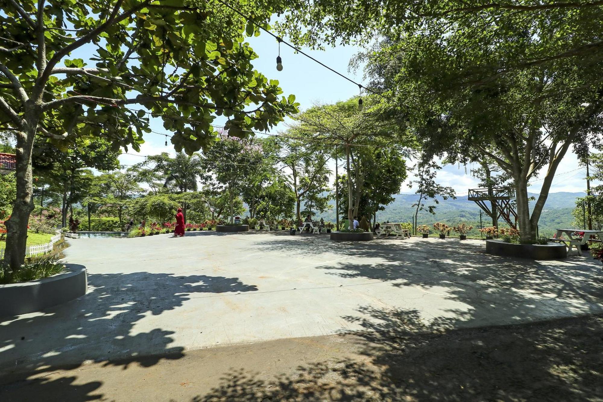 Oyo Homes 90956 Desa Wisata Guranteng Pendjalu Екстер'єр фото