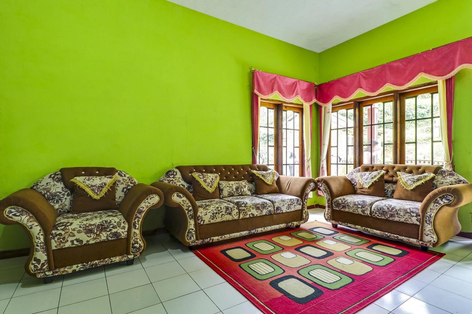 Oyo Homes 90956 Desa Wisata Guranteng Pendjalu Екстер'єр фото
