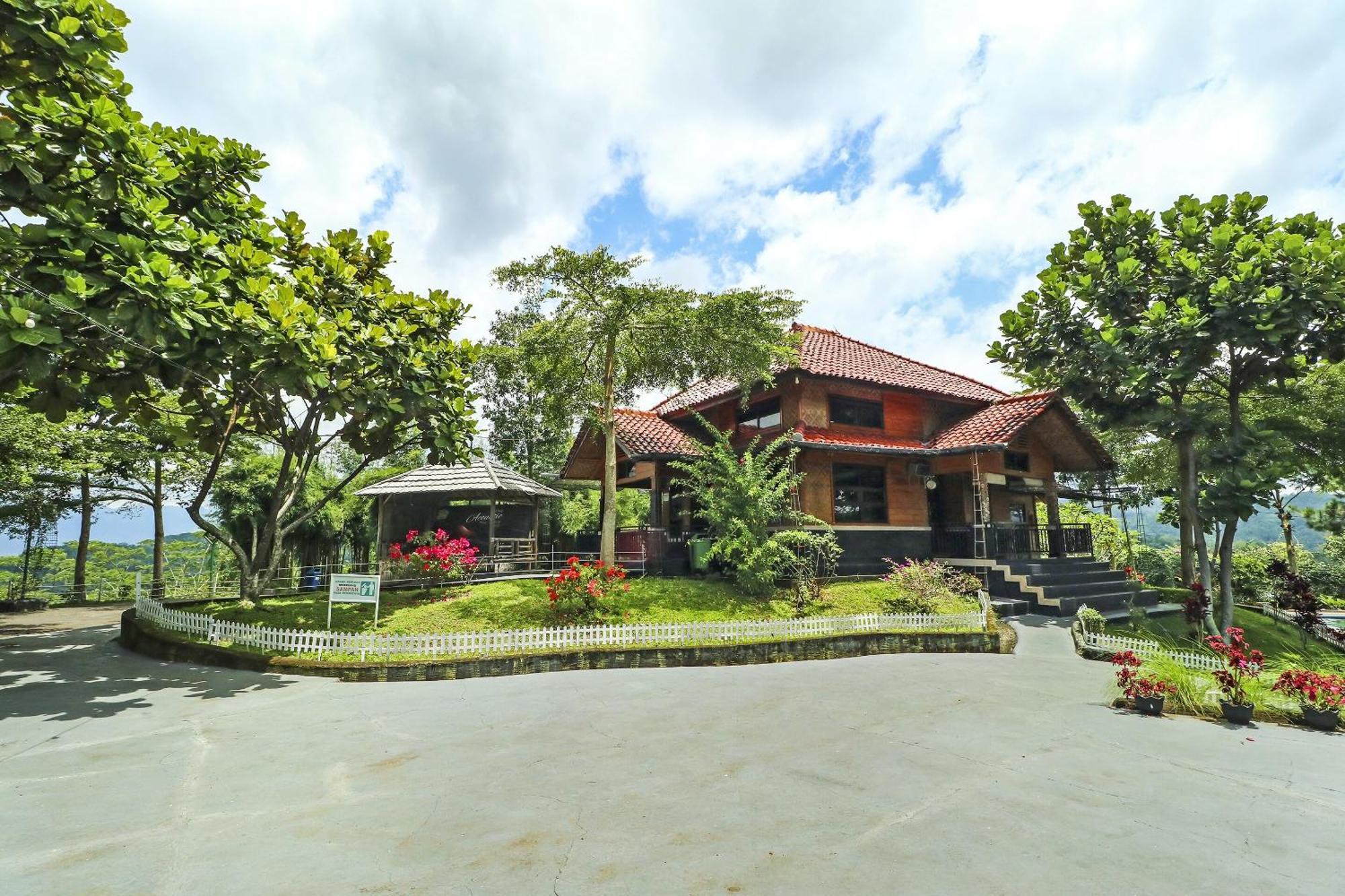 Oyo Homes 90956 Desa Wisata Guranteng Pendjalu Екстер'єр фото